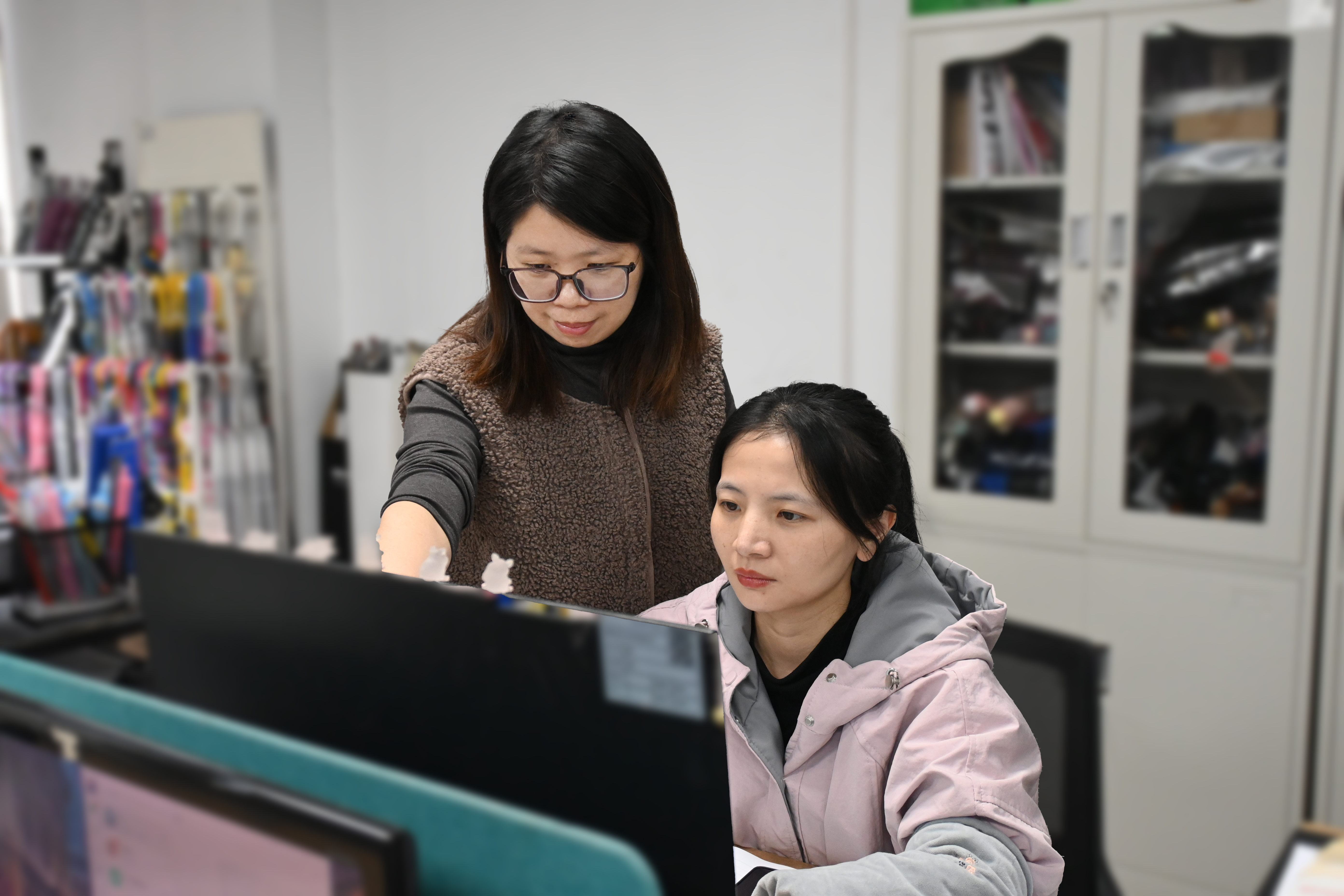 祝賀！優(yōu)安納傘業(yè)吳麗雙榮獲2024年度“晉江市好師傅”稱(chēng)號(hào)